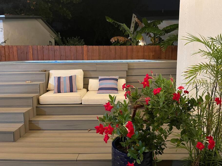 Pool Design District- 2 Bedroom Apartment *
