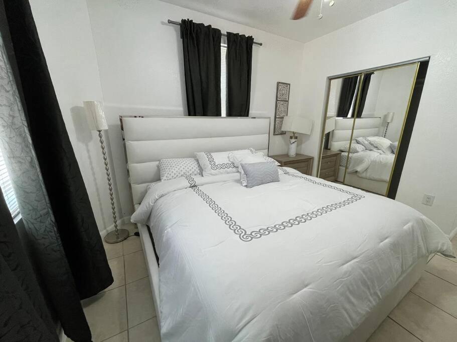 Pool Design District- 2 Bedroom Apartment *