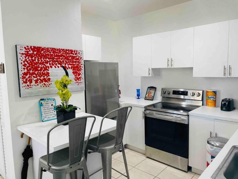 Pool Design District- 2 Bedroom Apartment *
