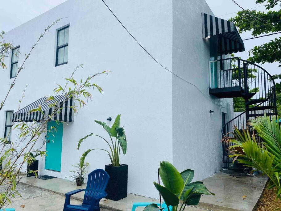 Apartment Pool Design District- 2 Bedroom *