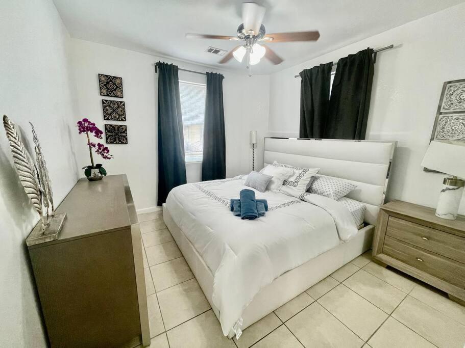 Pool Design District- 2 Bedroom Miami
