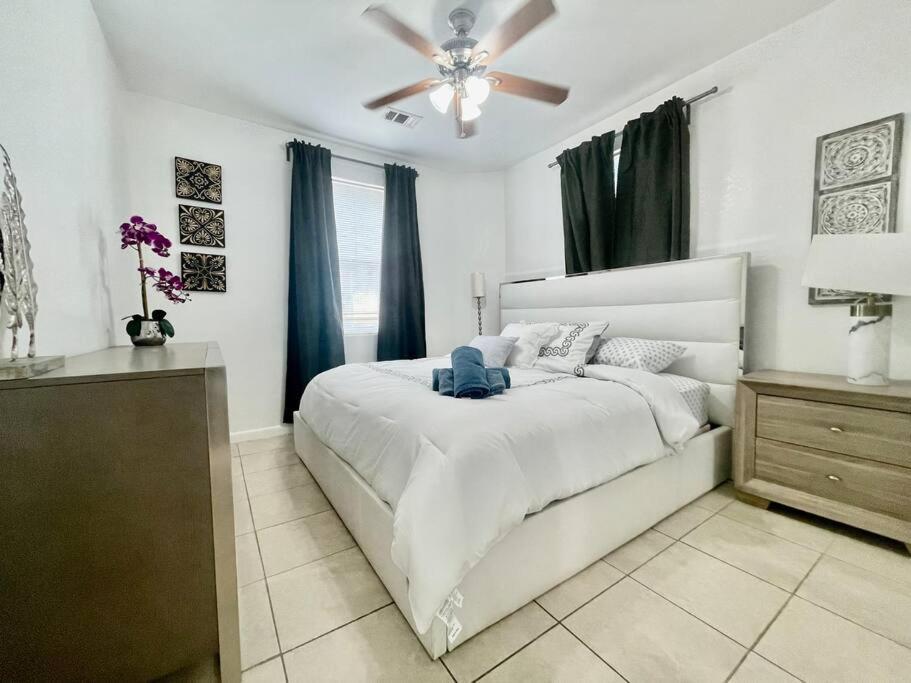 Apartment Pool Design District- 2 Bedroom