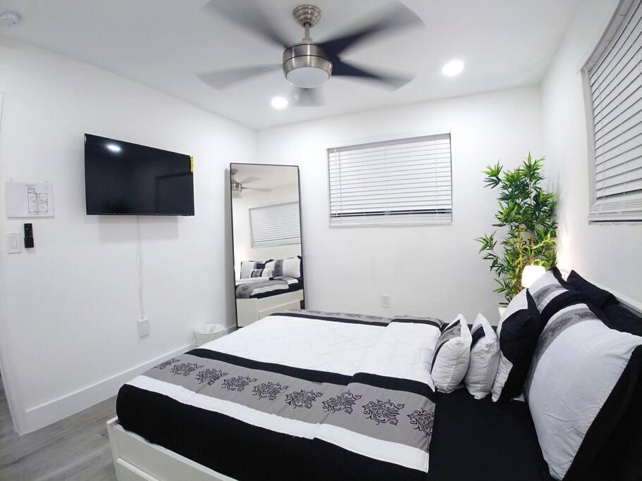 Paradise Gardens 2bdr Unit Near Hardrock Stadium Apartment Miami