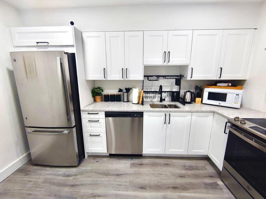 Paradise Gardens 2bdr Unit Near Hardrock Stadium Apartment Miami