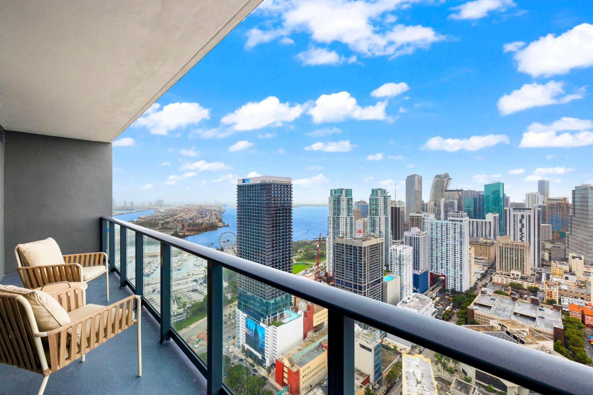 Stunning With Free Parking On 46th Floor! * Miami