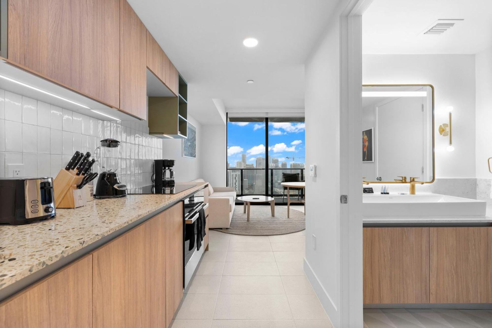 Stunning With Free Parking On 46th Floor!