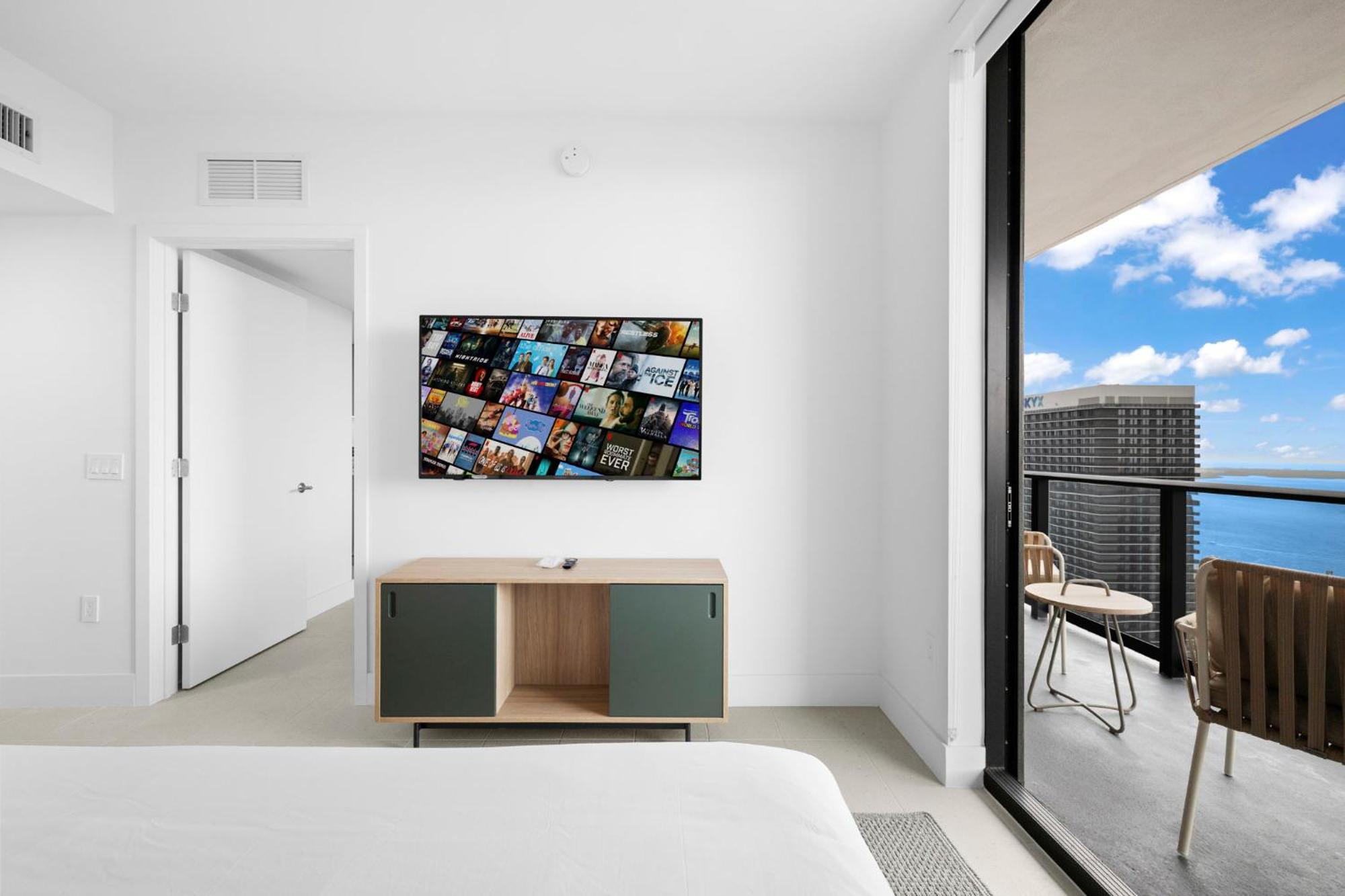 Apartment Stunning With Free Parking On 46th Floor! Miami