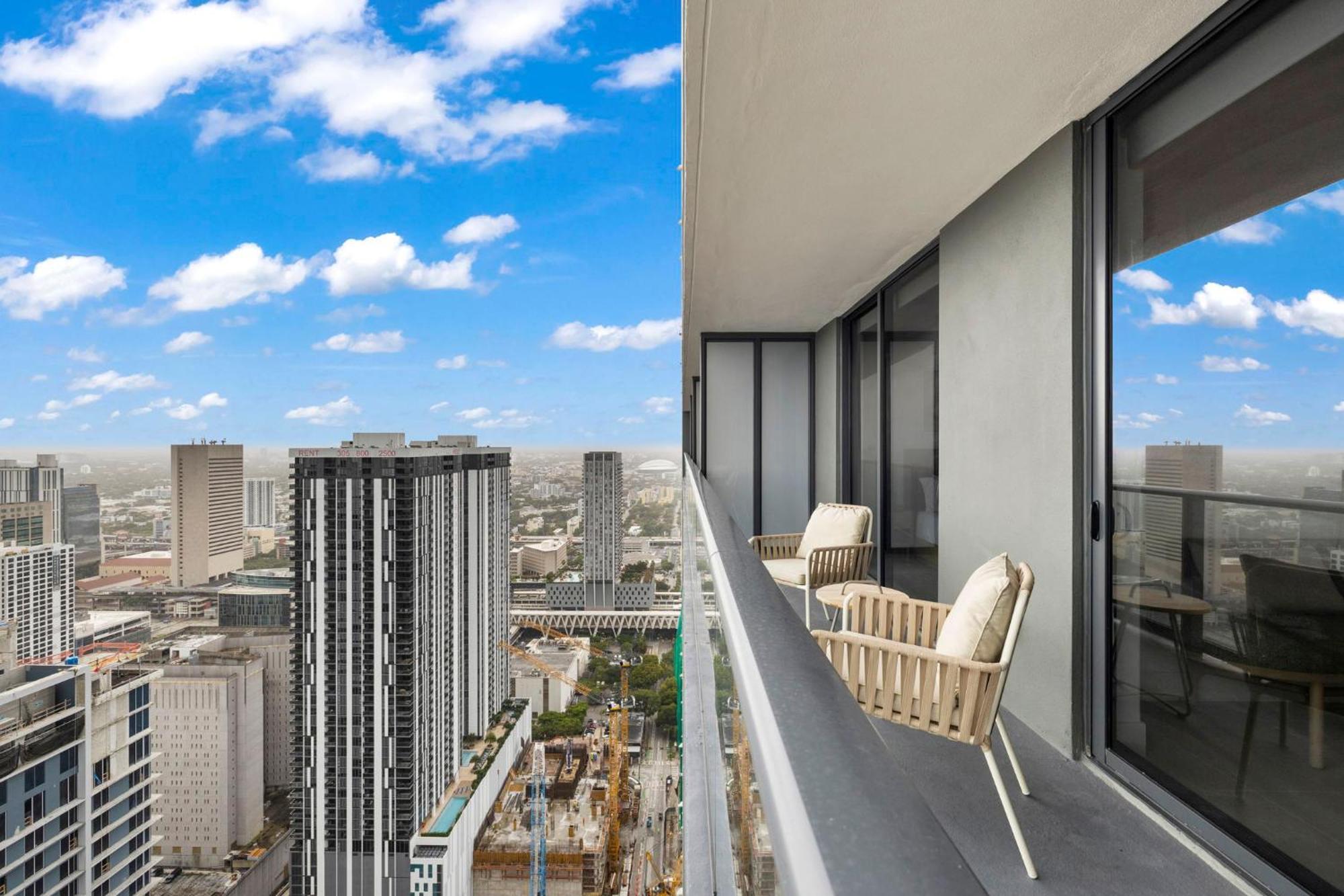 Stunning With Free Parking On 46th Floor! Miami