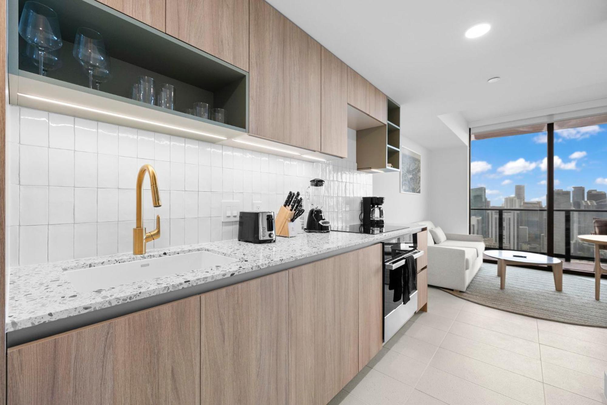 Stunning With Free Parking On 46th Floor! Apartment *