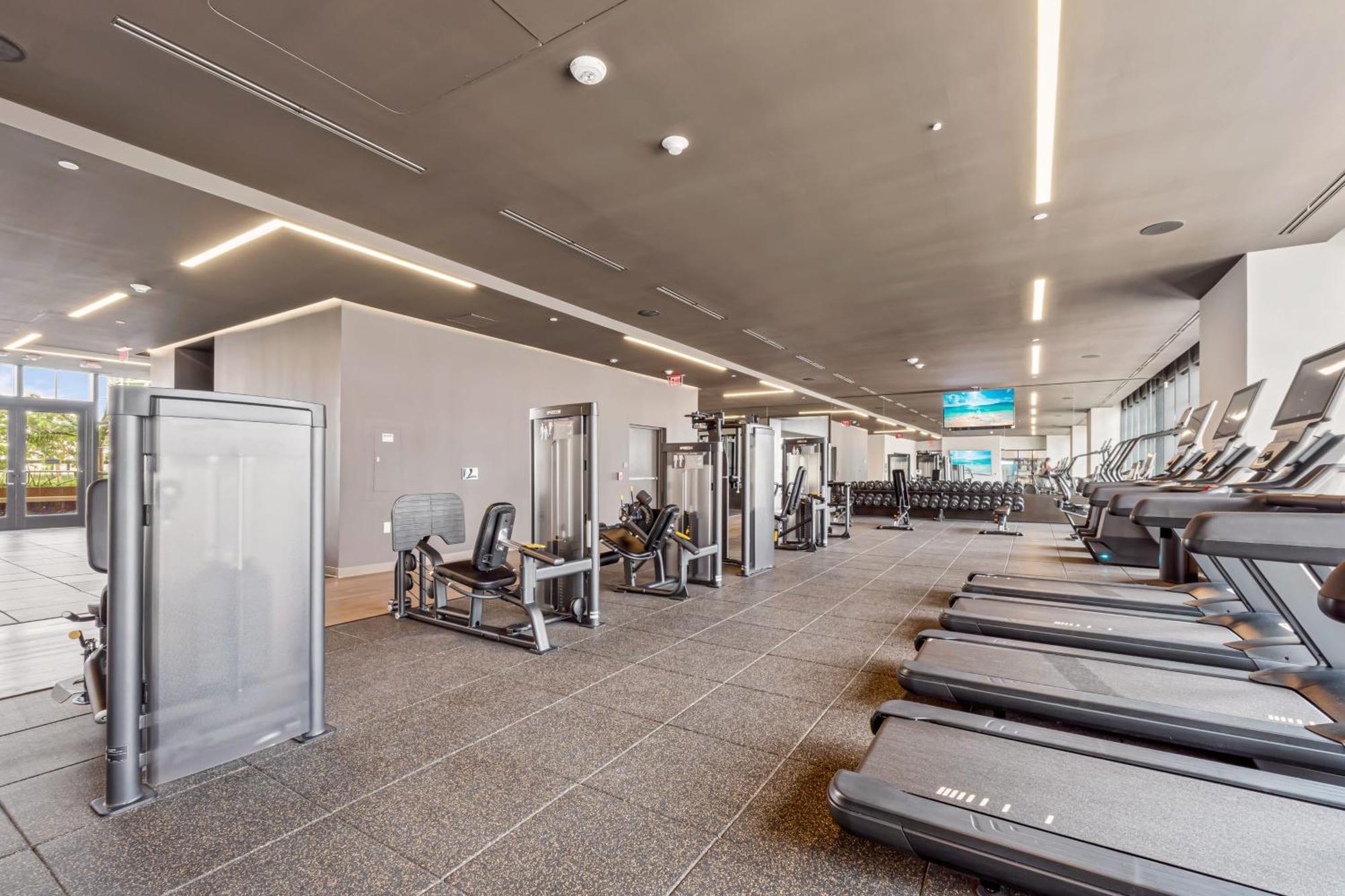 Stunning With Free Parking On 46th Floor! *