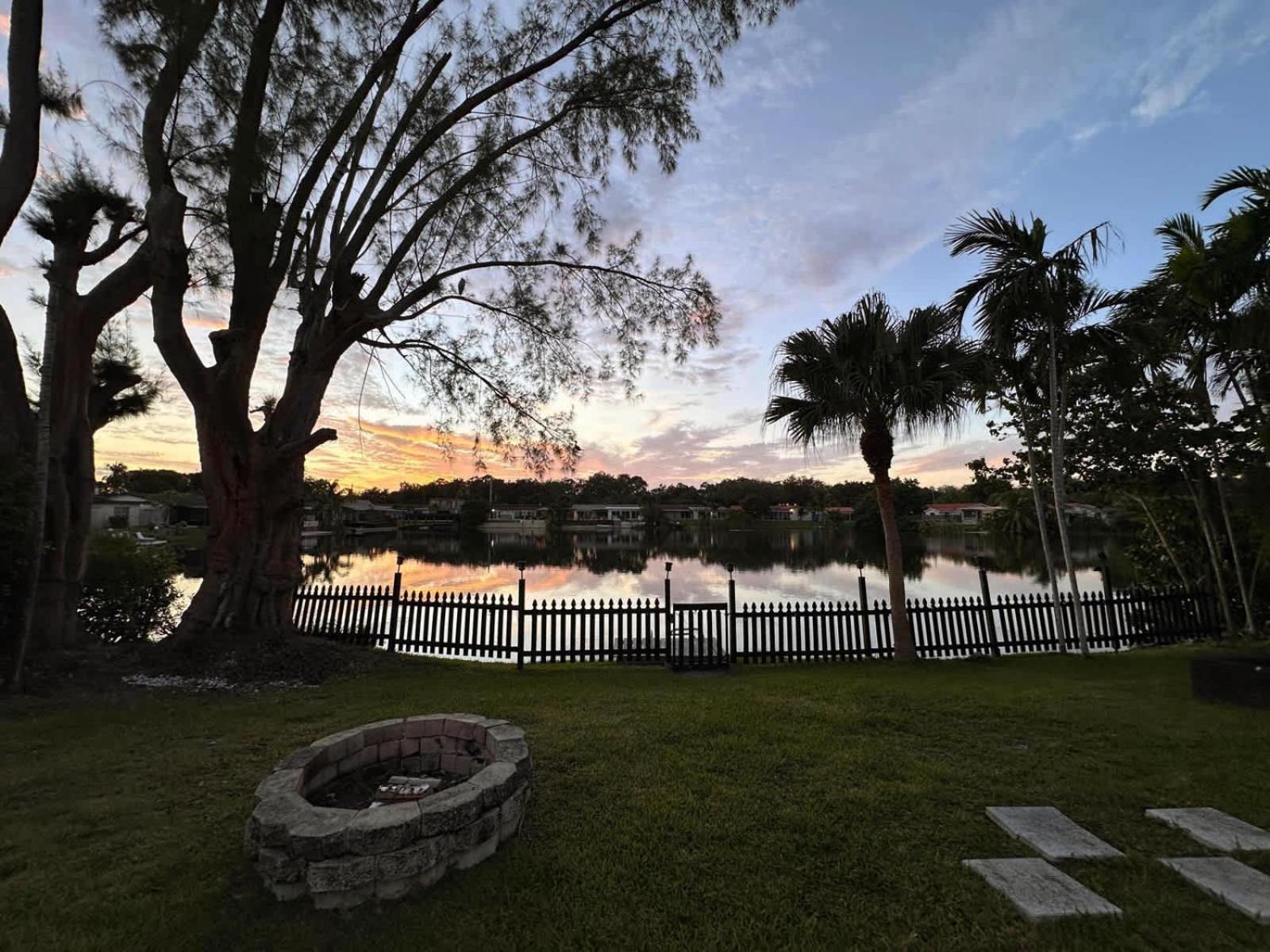 Holiday home Luxury Lakefront Retreat Perfect For Family Fun Miami