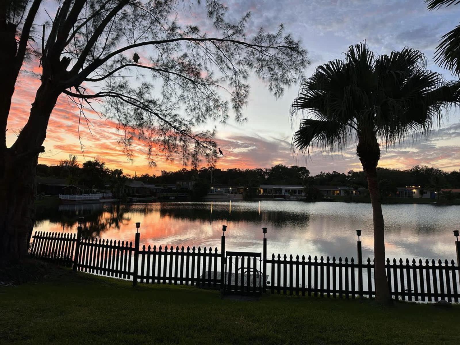 Luxury Lakefront Retreat Perfect For Family Fun * Miami