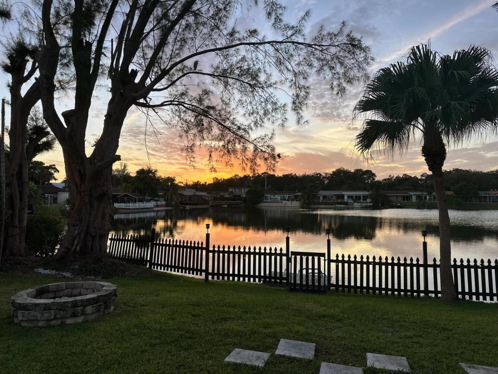 Luxury Lakefront Retreat Perfect For Family Fun Holiday home Miami