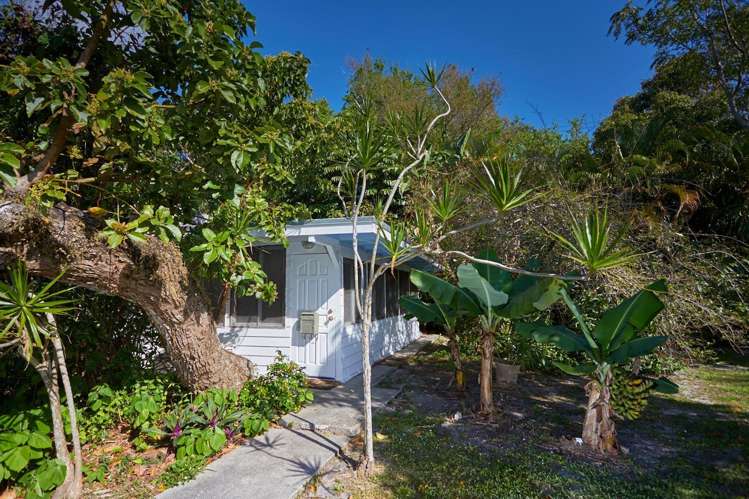 Holiday home Pool Cottage, Tropical Garden Paradise *