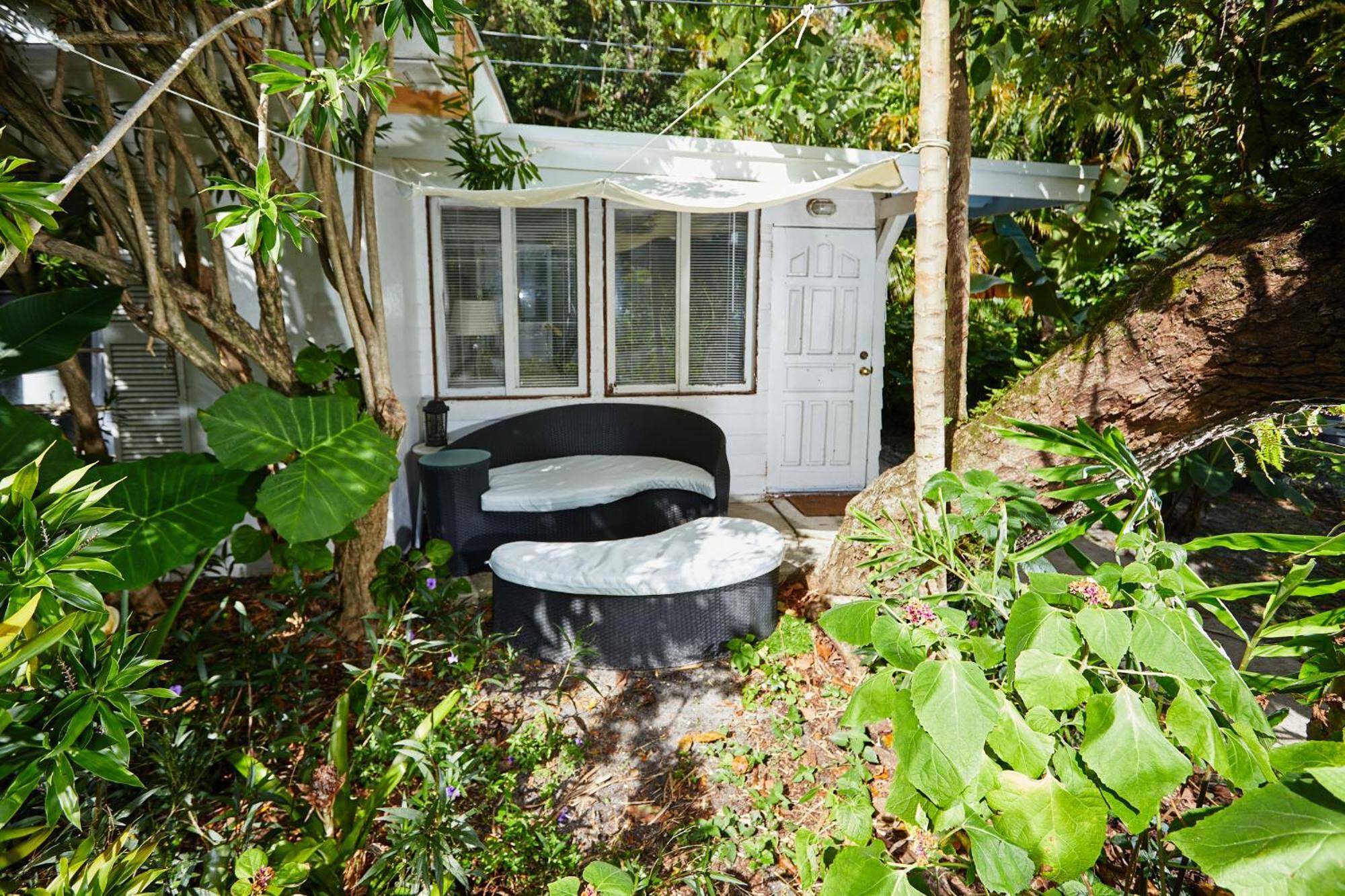 Holiday home Pool Cottage, Tropical Garden Paradise *