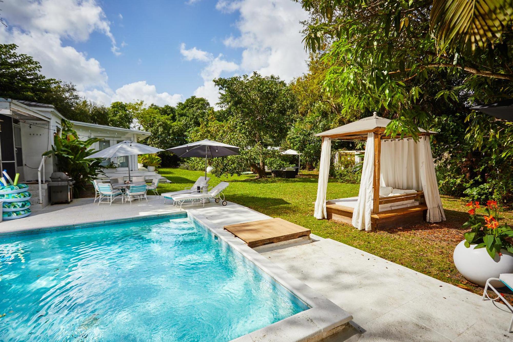 Pool Cottage, Tropical Garden Paradise