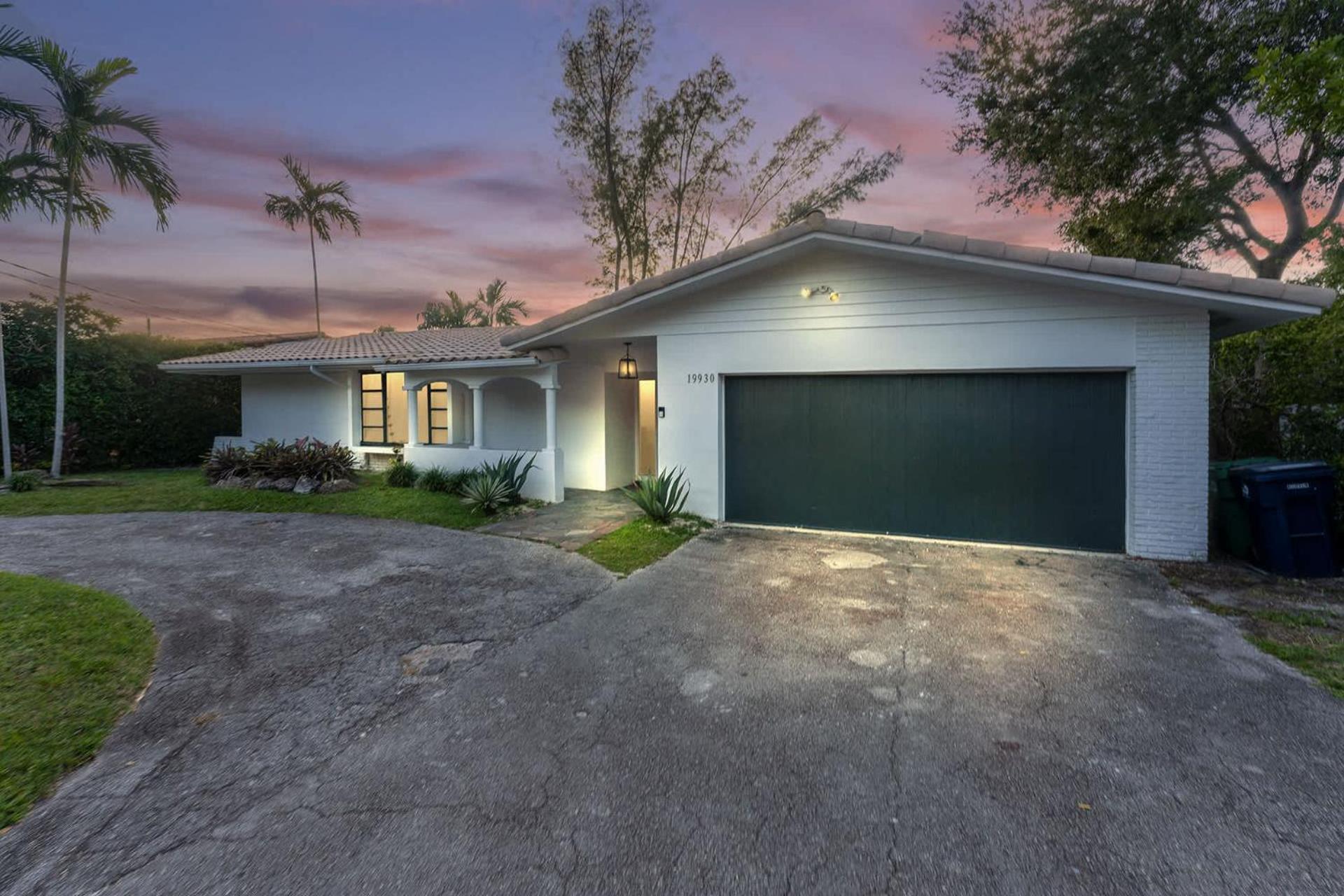 Luxury Lakefront Retreat Perfect For Family Fun Miami