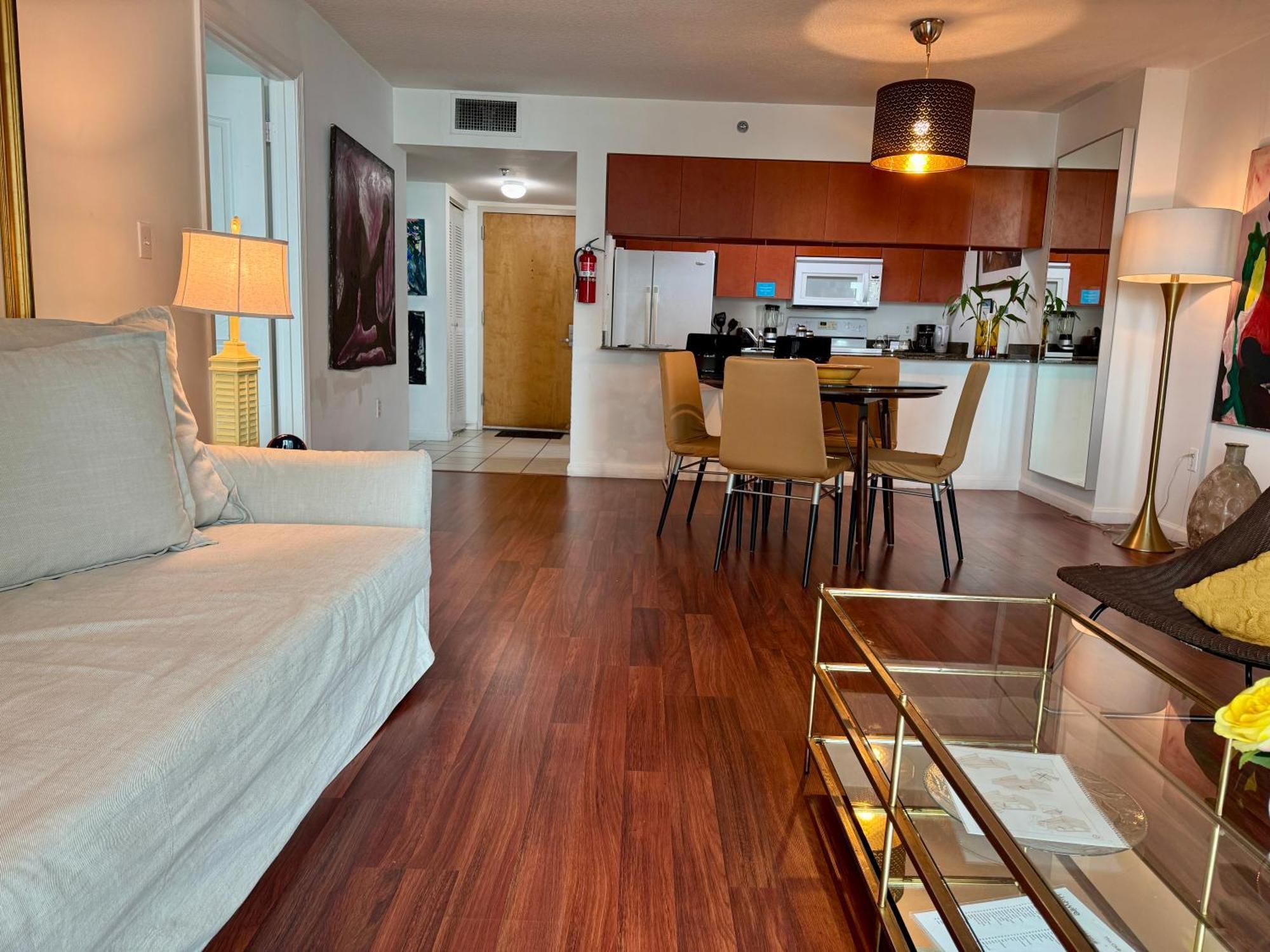 Apartment Brickell Unit, Amazing View, Balcony, Pool, 1 Free Parking