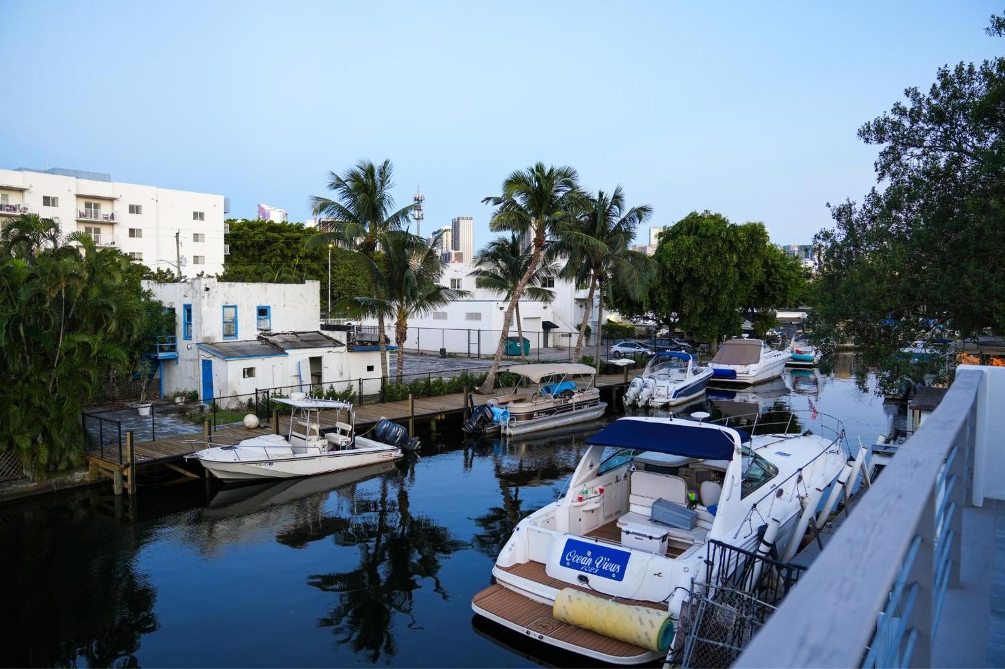 Riverside Luxury Retreat 3b ,3ba Next To Downtown Holiday home *