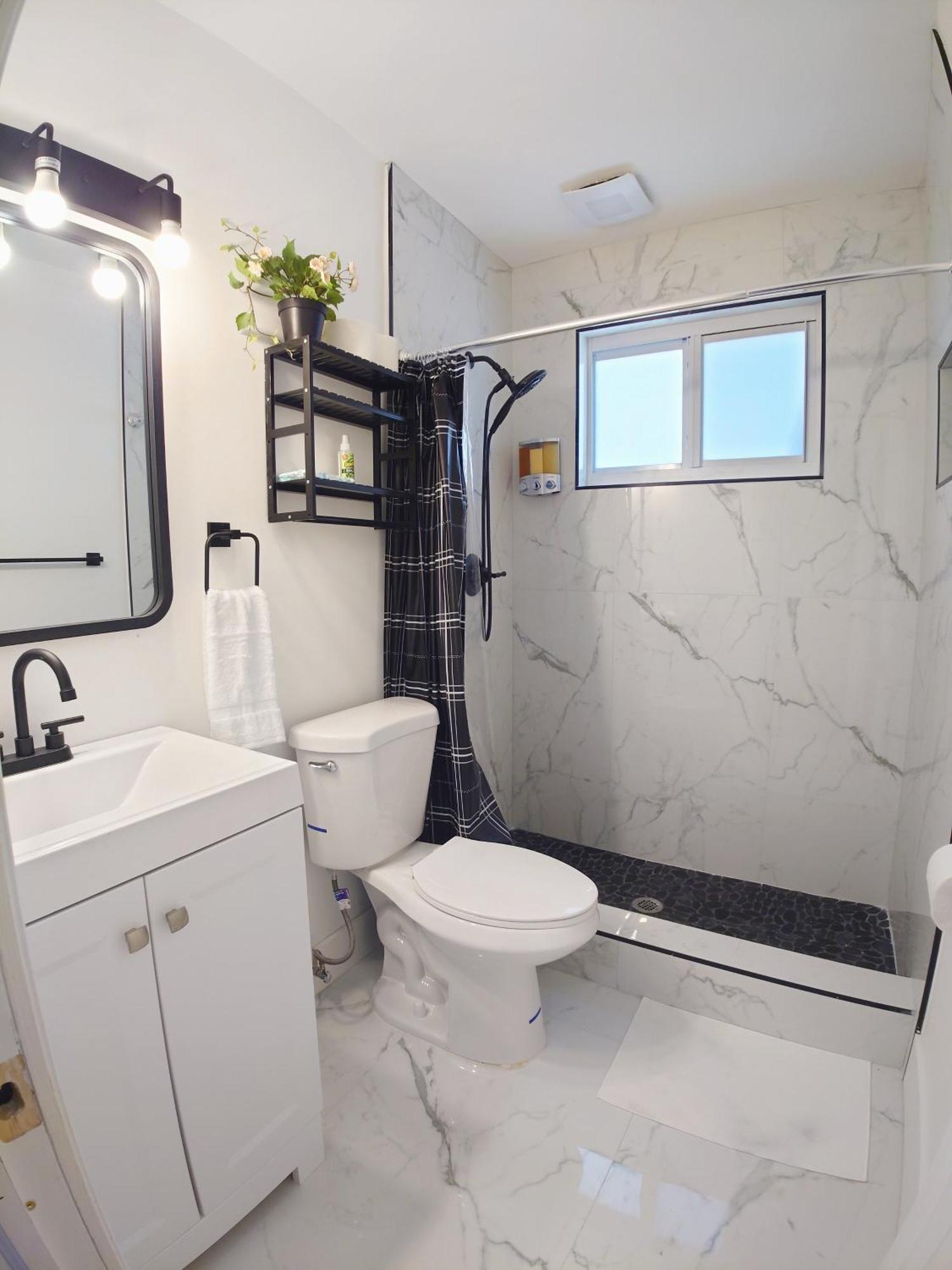 Paradise Gardens 2bdr Unit Near Hardrock Stadium *