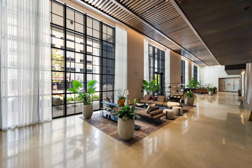 Ph 5107 Gale Luxury 1br With Sea - Downtown Views Miami