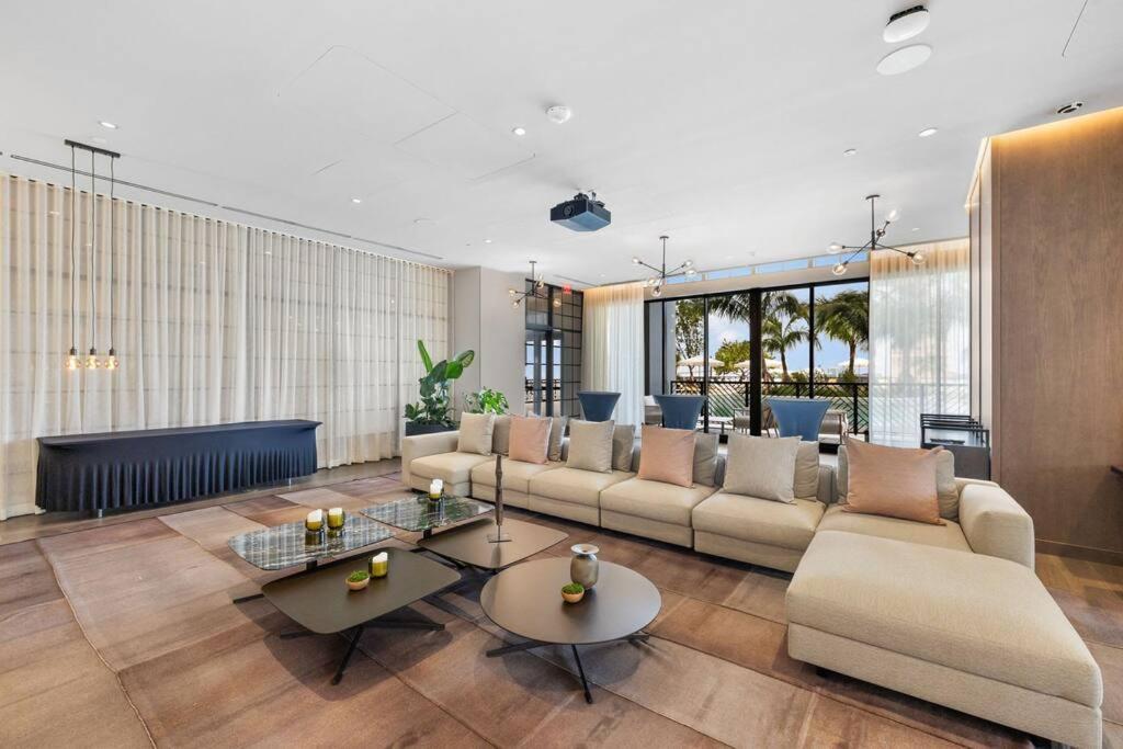 Ph 5107 Gale Luxury 1br With Sea - Downtown Views