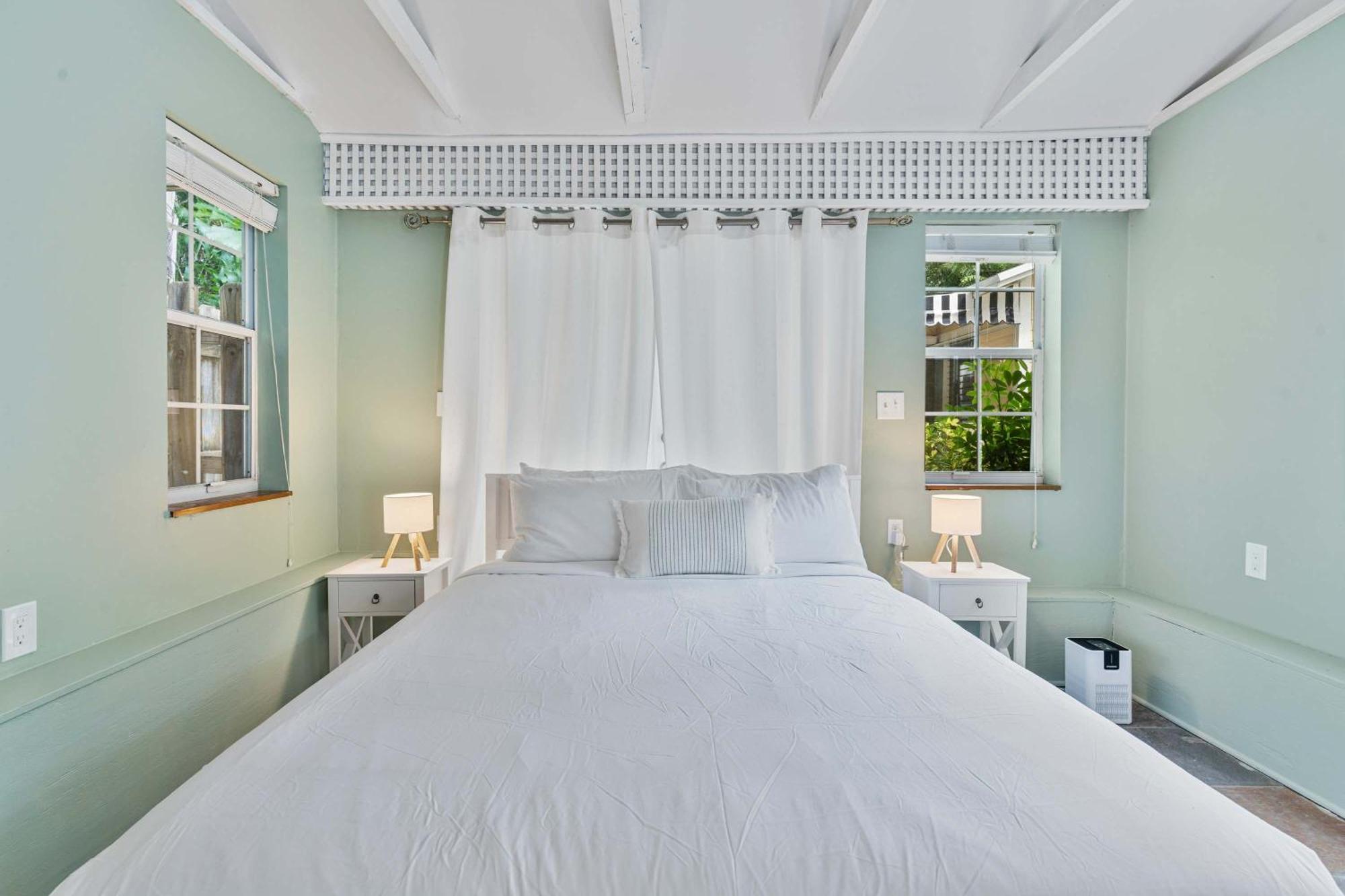 Mango Grove- Charming In The Grove *
