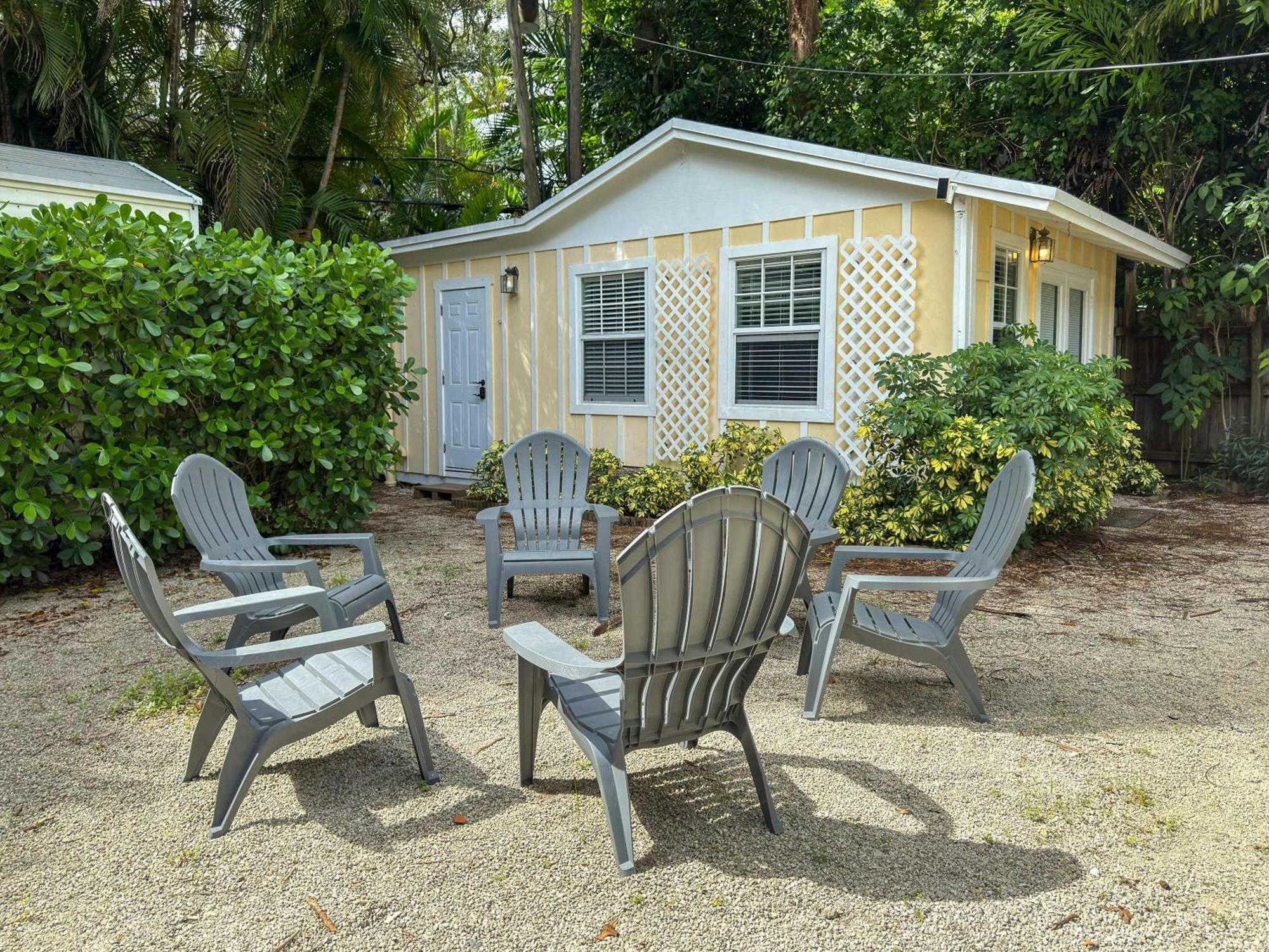 Mango Grove- Charming In The Grove Holiday home
