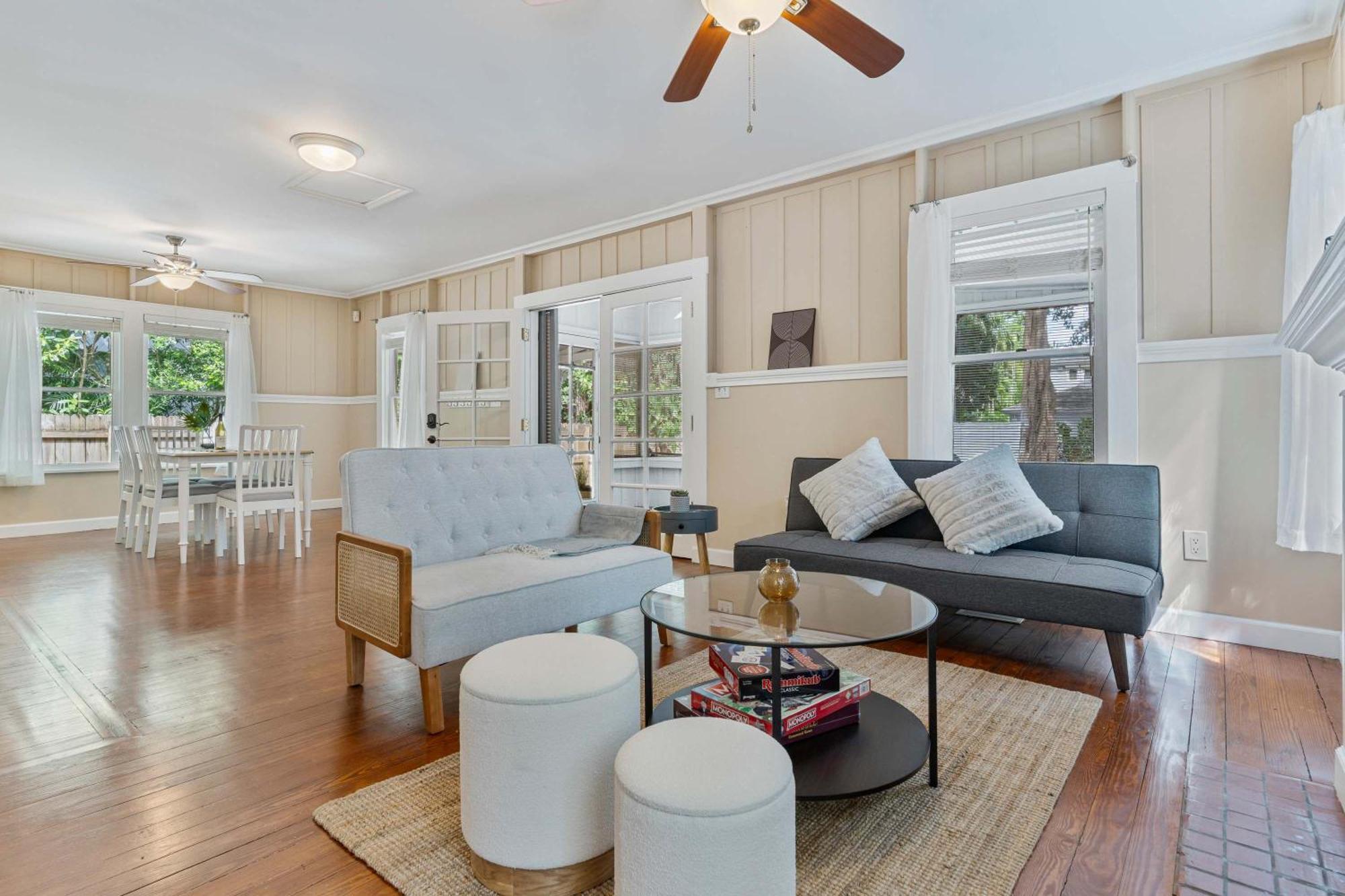 Mango Grove- Charming In The Grove Holiday home *