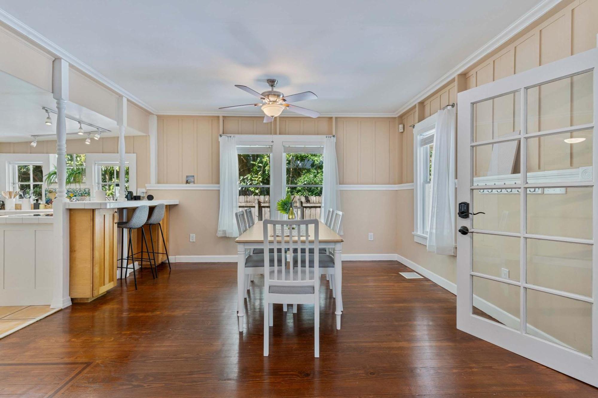 Mango Grove- Charming In The Grove Holiday home Miami