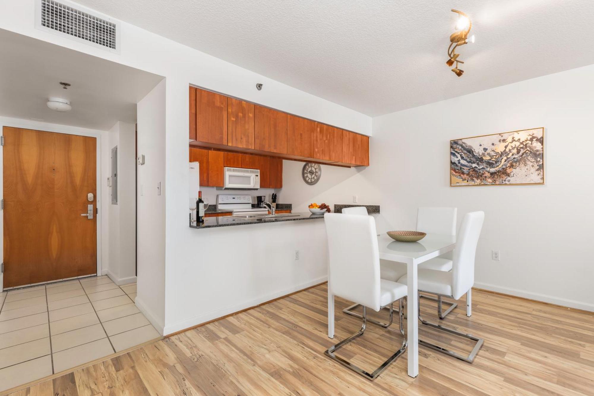 1bd With Free Parking And Amazing View *