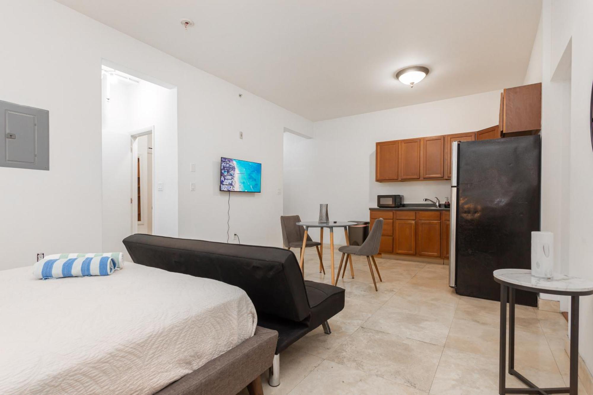 Downtown - Wynwood Area With Backyard - Art District Near Apartment Miami