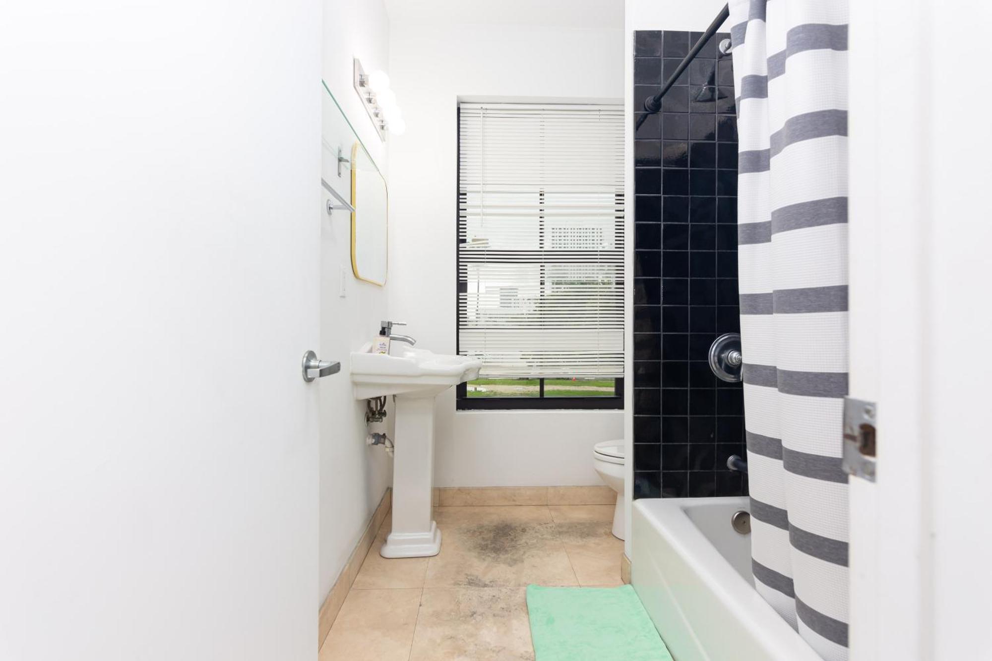 Downtown - Wynwood Area With Backyard - Art District Near Apartment *