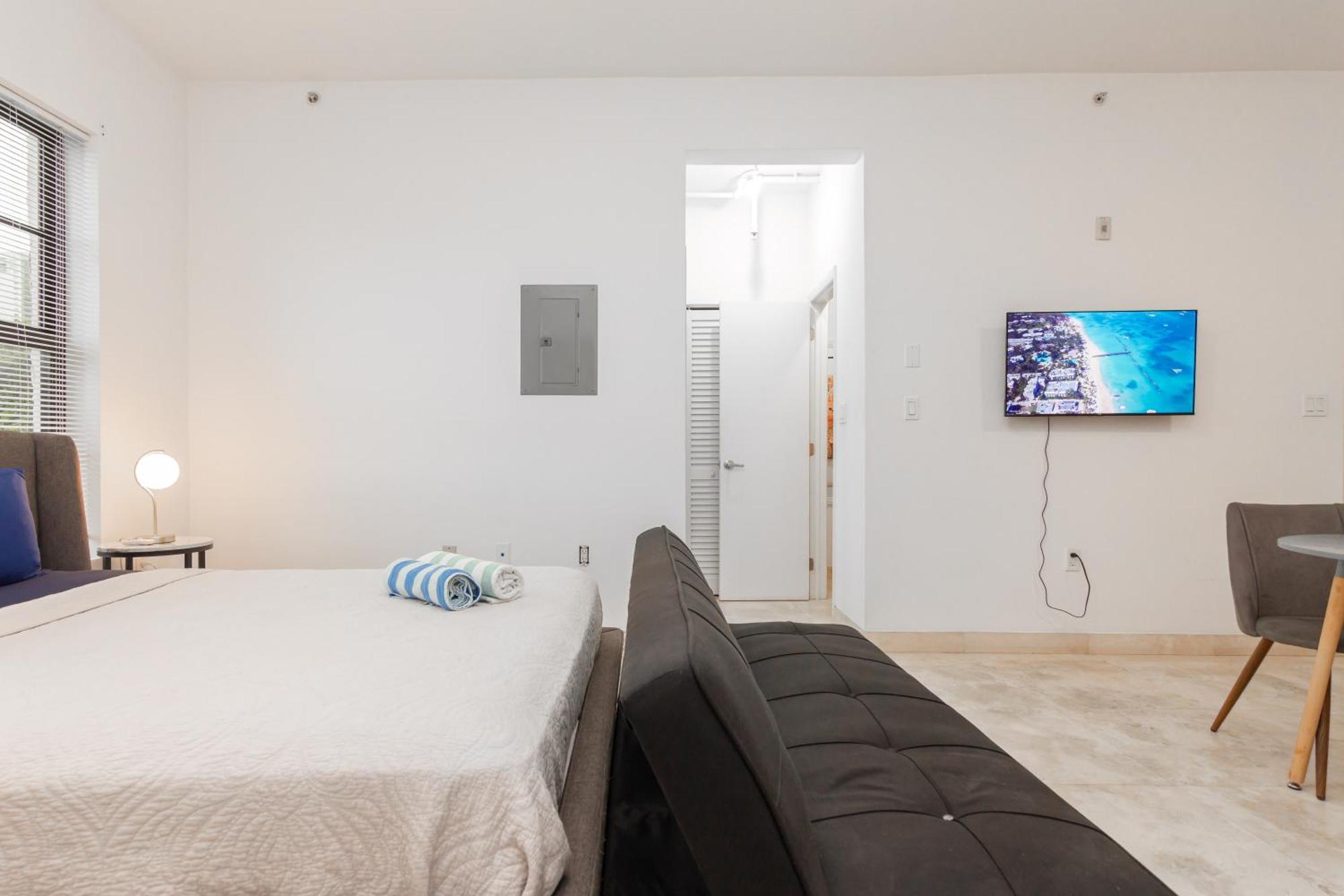 Downtown - Wynwood Area With Backyard - Art District Near Apartment Miami