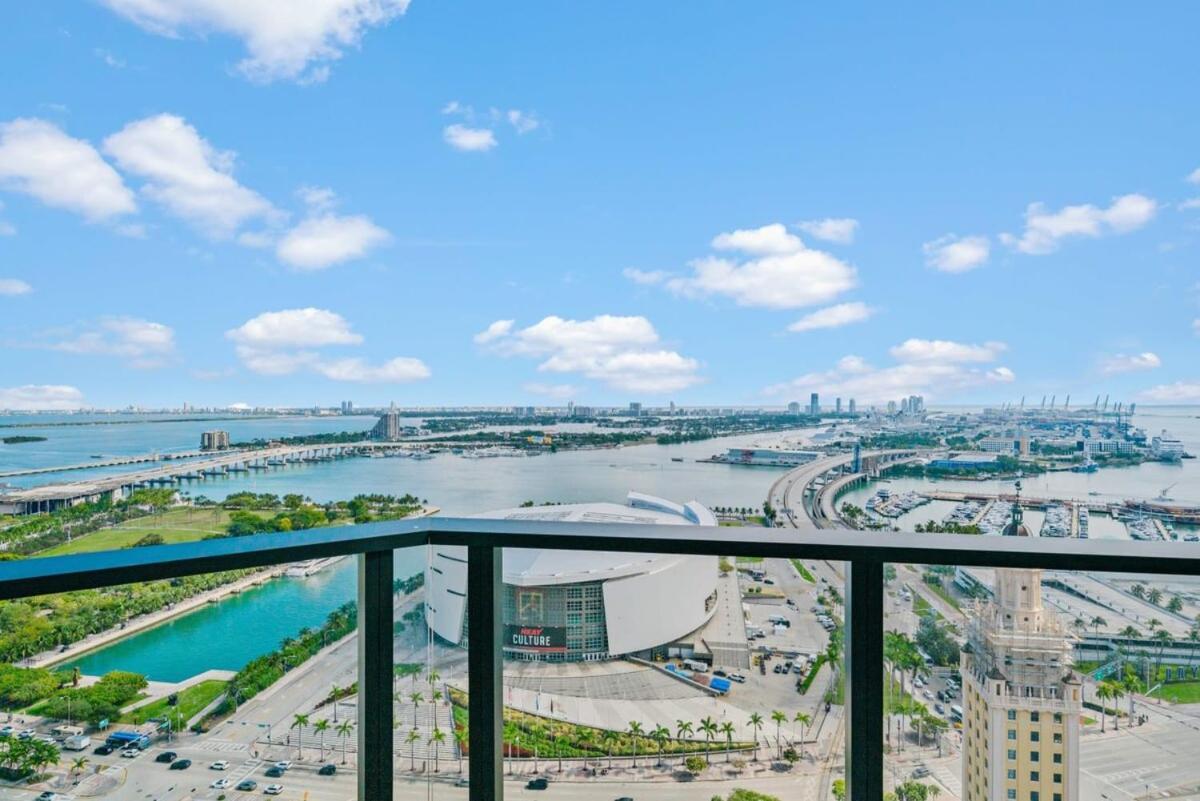 Ocean View 2 Bedroom Downtown 5 Minutes From