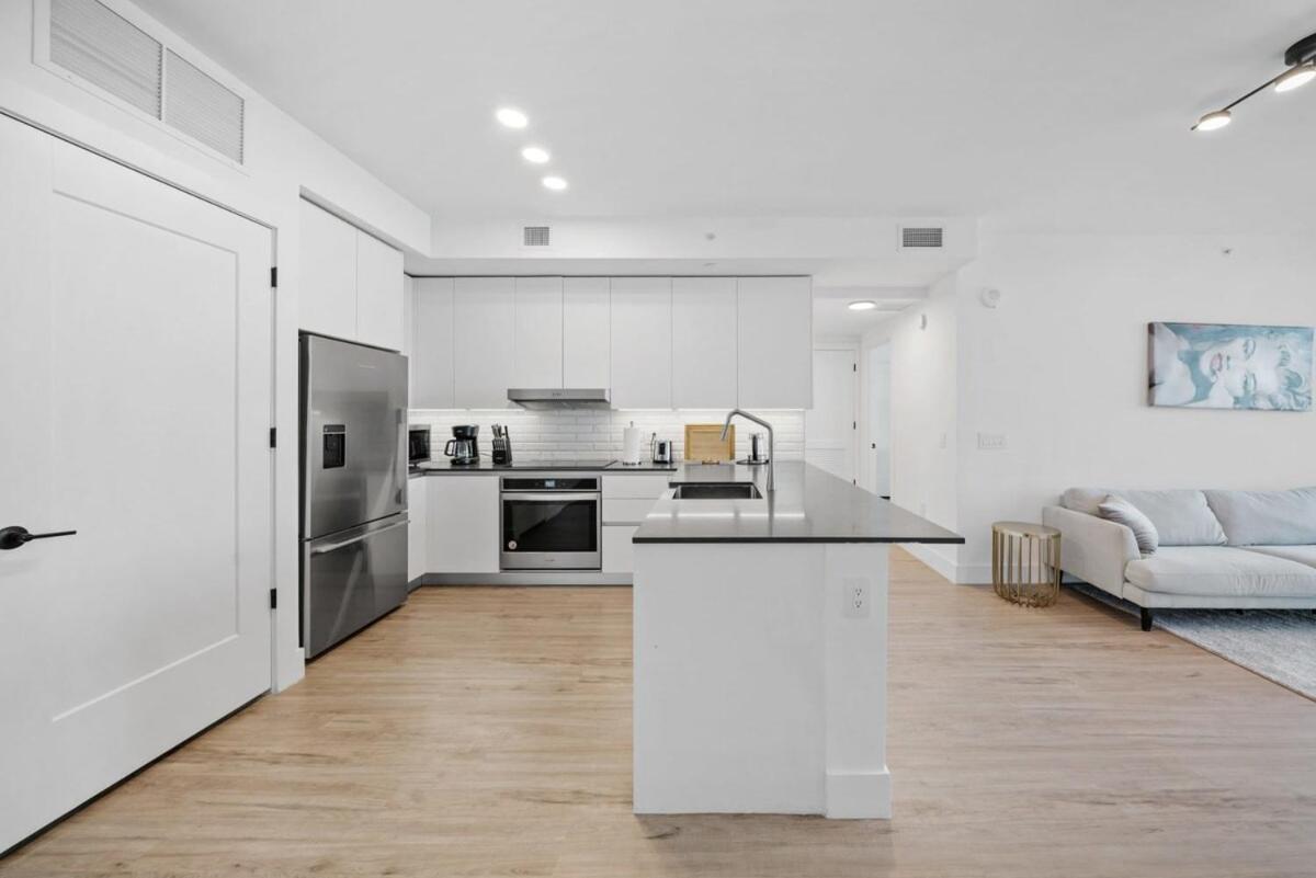 Ocean View 2 Bedroom Downtown 5 Minutes From *