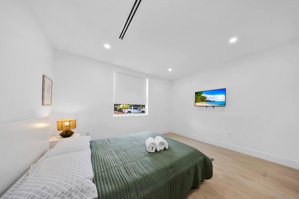 Up To 12 Guest Modern Near Wynwood! 27 Villa