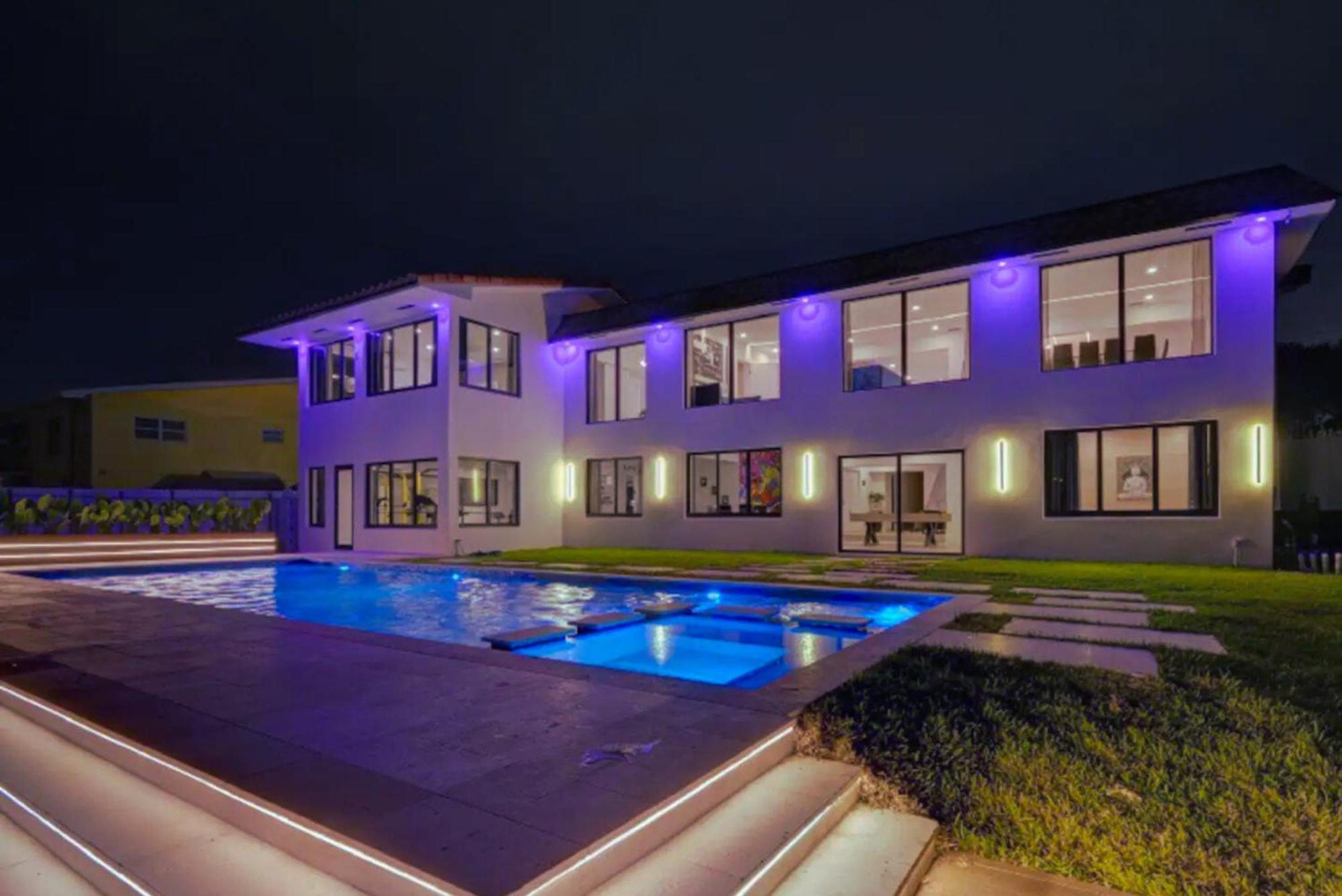 Villa Luxe Waterfront Mansion W Private Nightclub, Cinema, Game Room, Gym & Pool