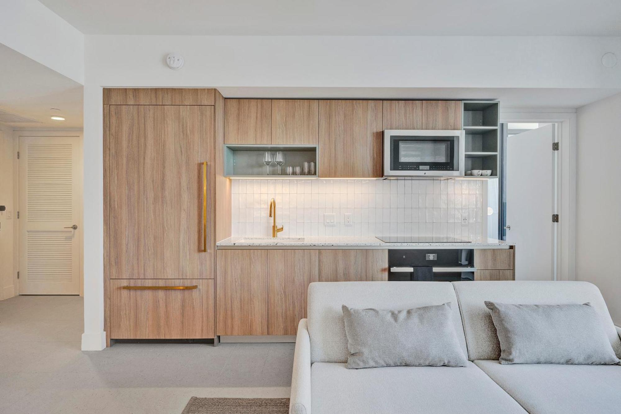 New 2-bdrm Downtown With Bay Vista Apartment