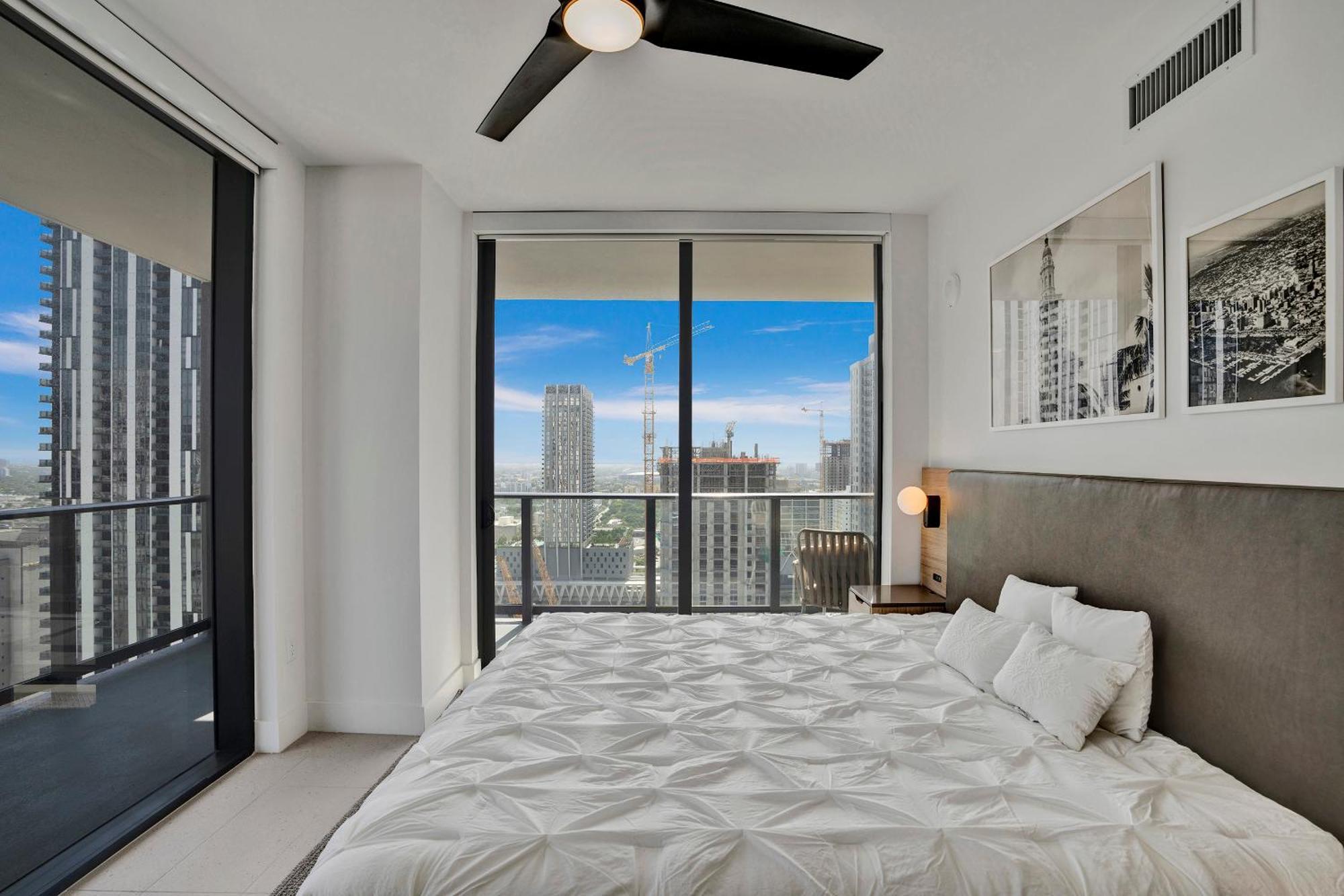 New 2-bdrm Downtown With Bay Vista