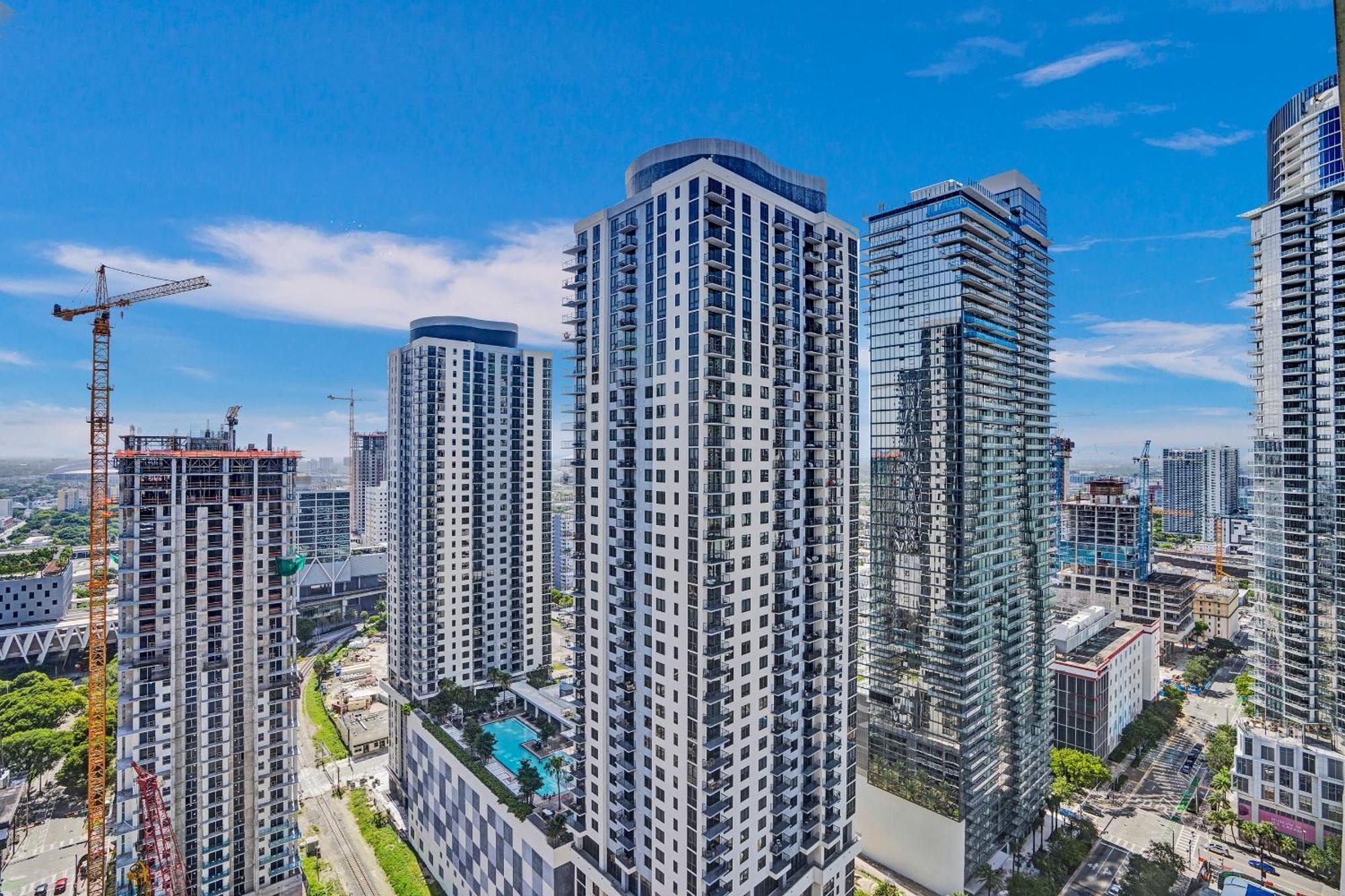 New 2-bdrm Downtown With Bay Vista *