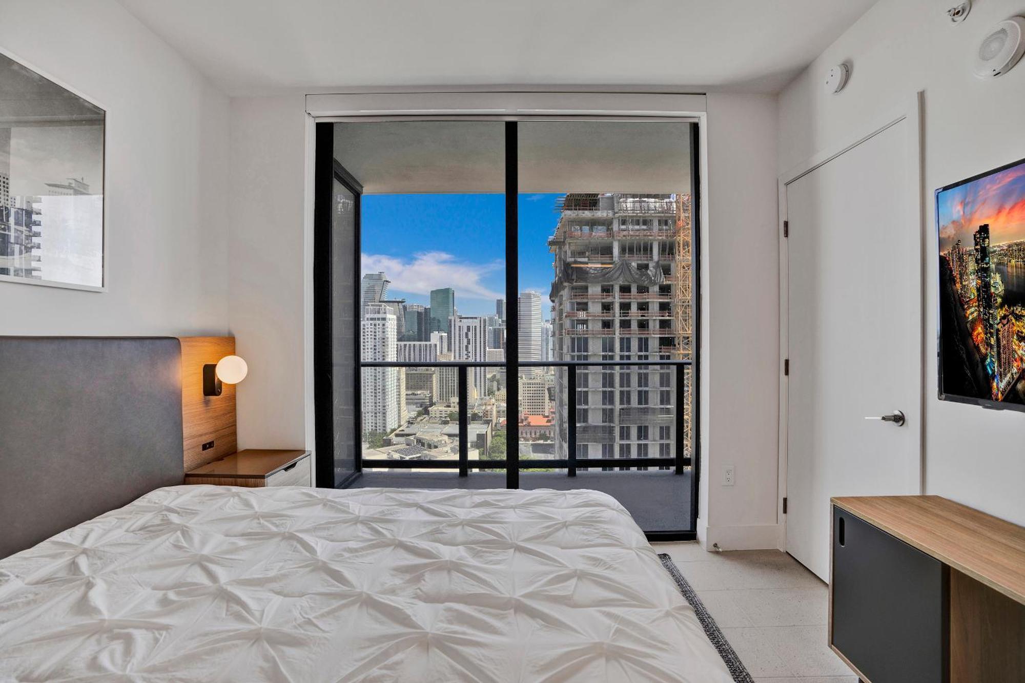 New 2-bdrm Downtown With Bay Vista