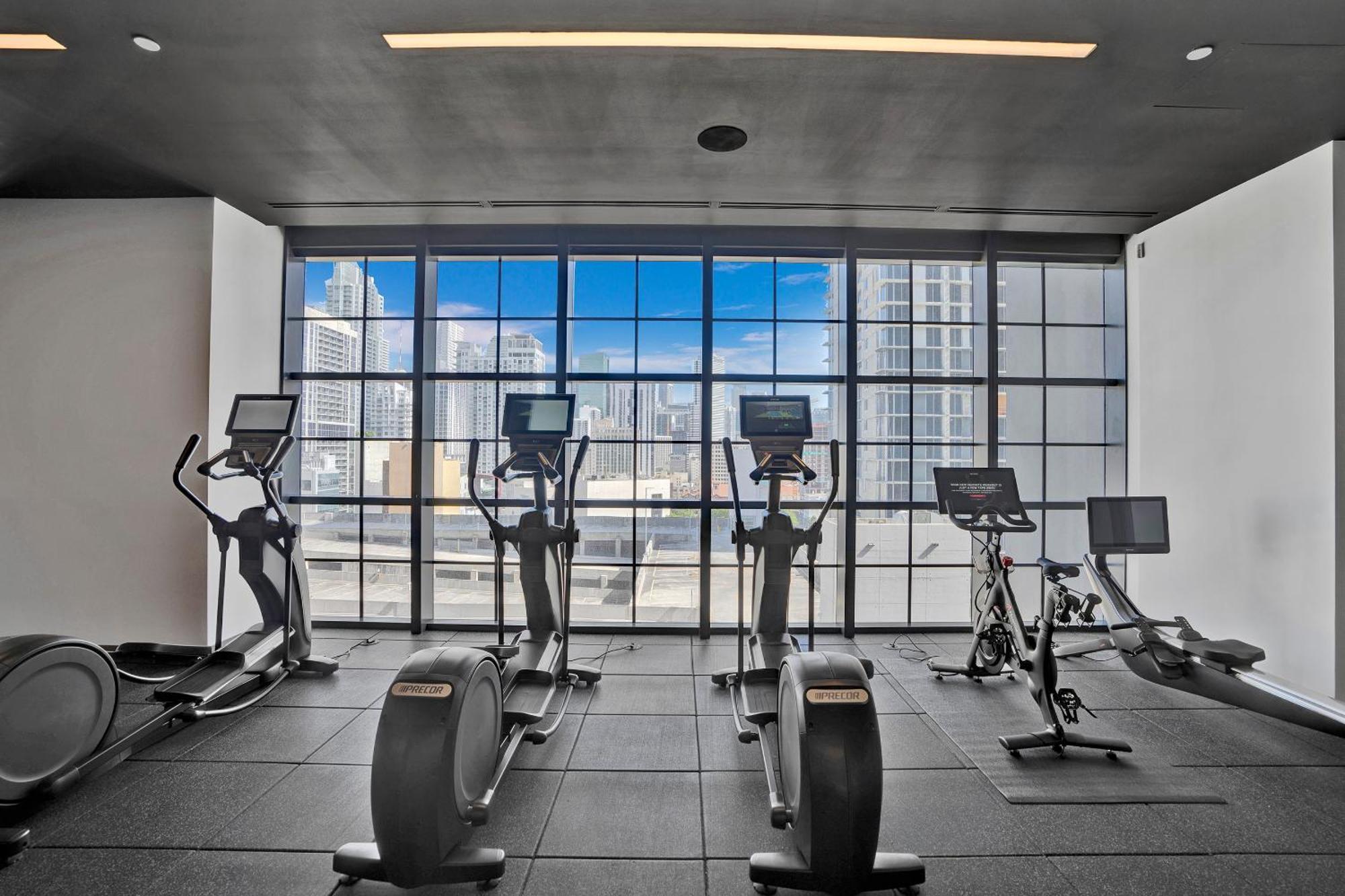 New 2-bdrm Downtown With Bay Vista