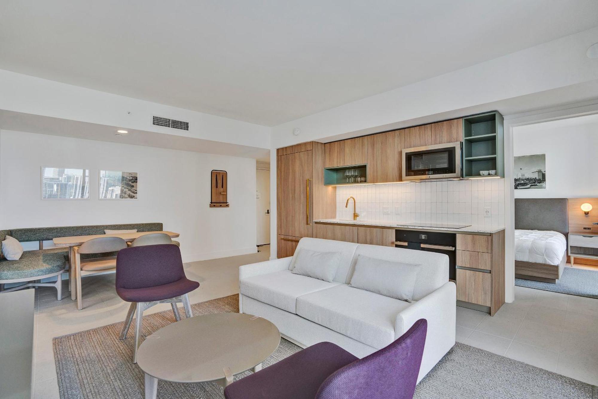 Apartment New 2-bdrm Downtown With Bay Vista