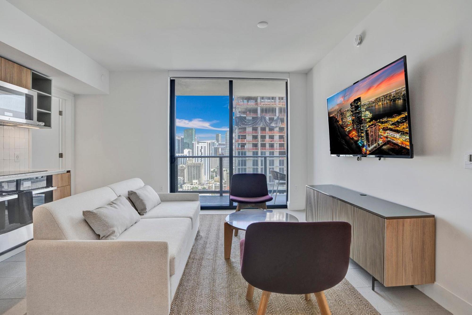 Apartment New 2-bdrm Downtown With Bay Vista