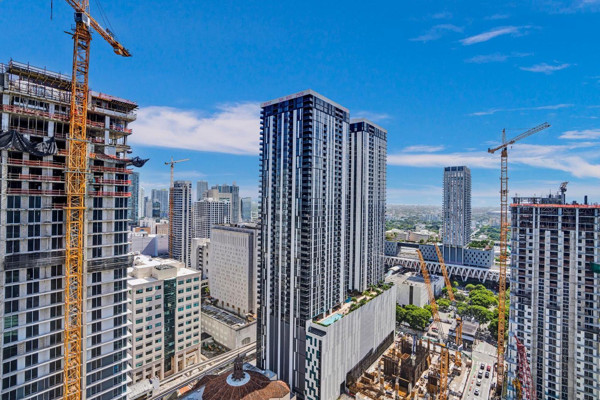 New 2-bdrm Downtown With Bay Vista *