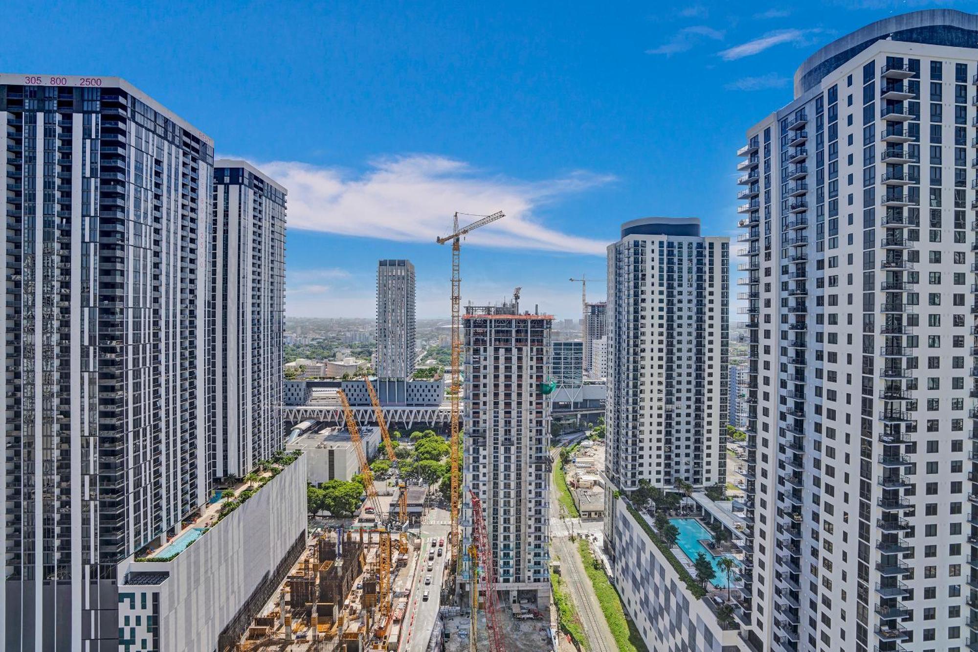 Apartment New 2-bdrm Downtown With Bay Vista