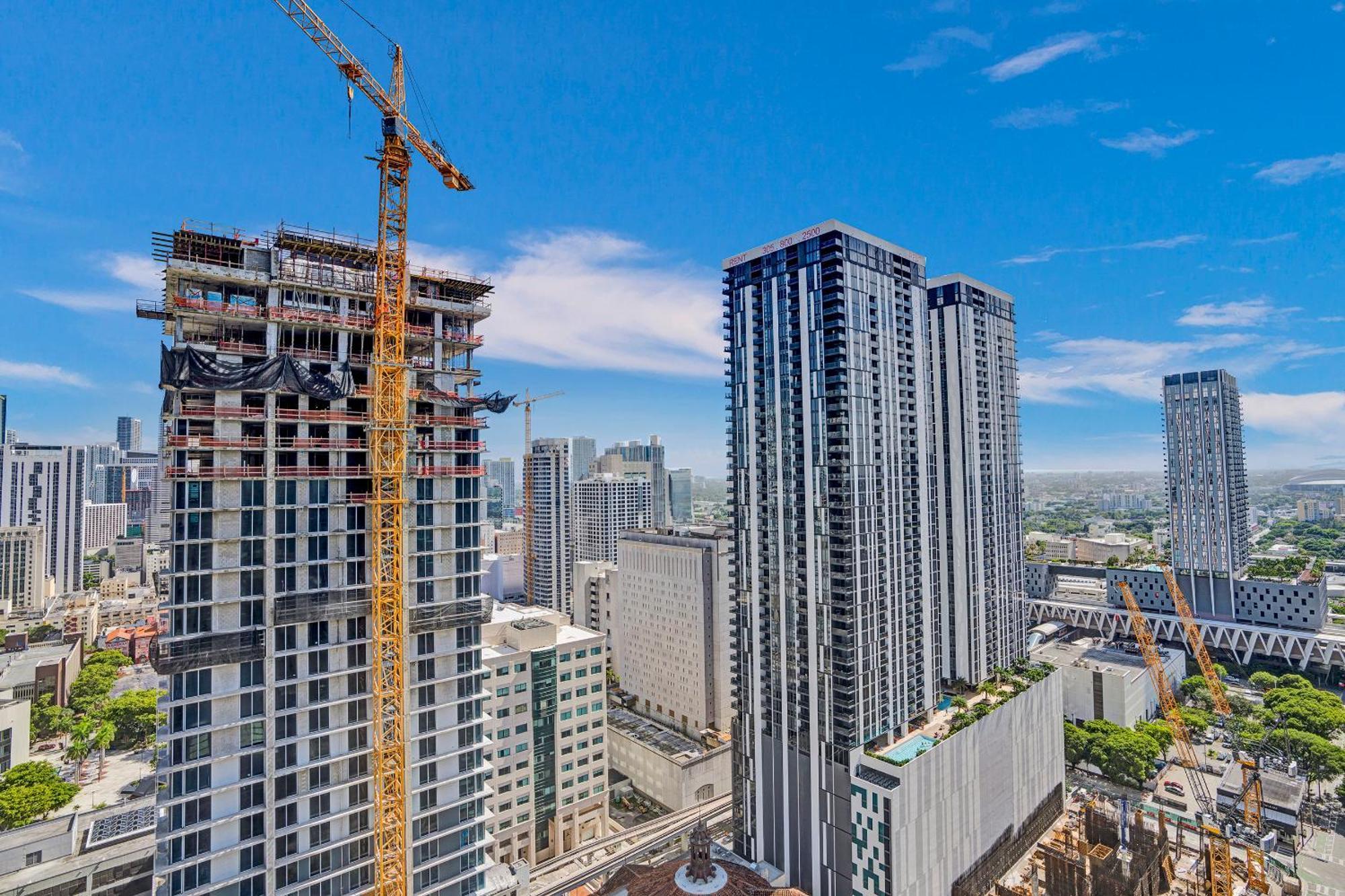 New 2-bdrm Downtown With Bay Vista Apartment *