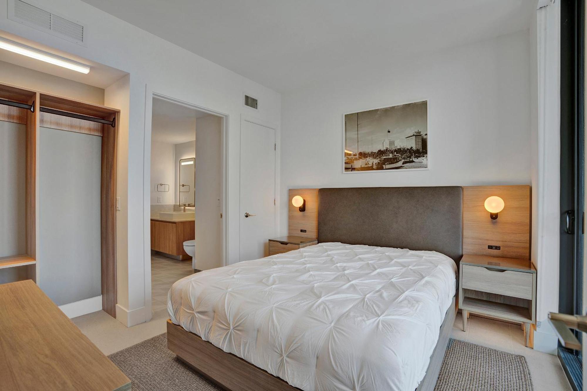 New 2-bdrm Downtown With Bay Vista *