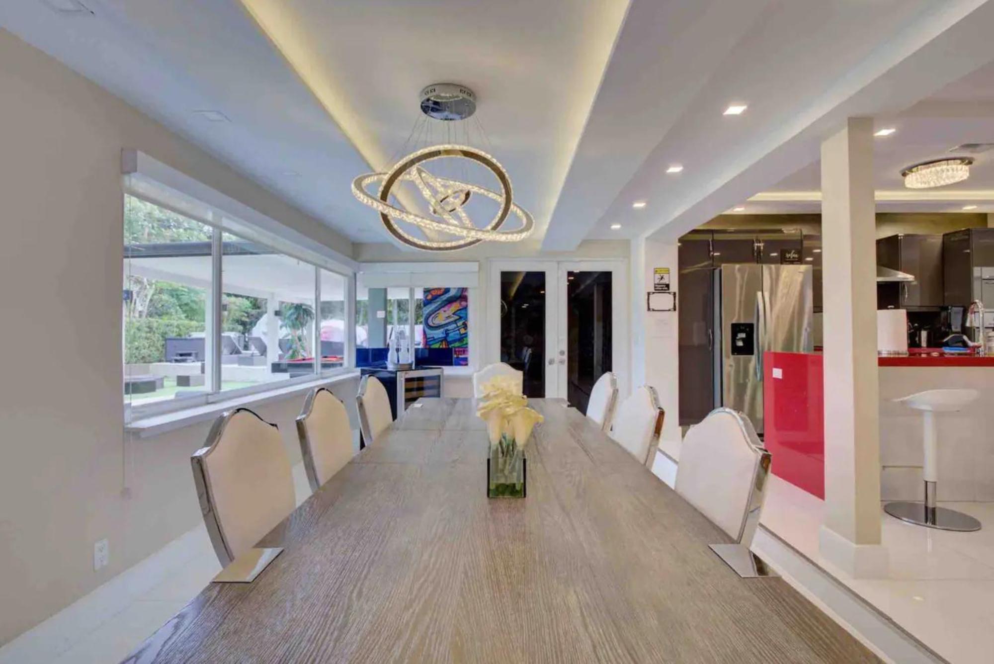 Luxury Retreat With Cinema, Game Table, Pool, Jacuzzi , Giant Chess, 8 Beds Villa *